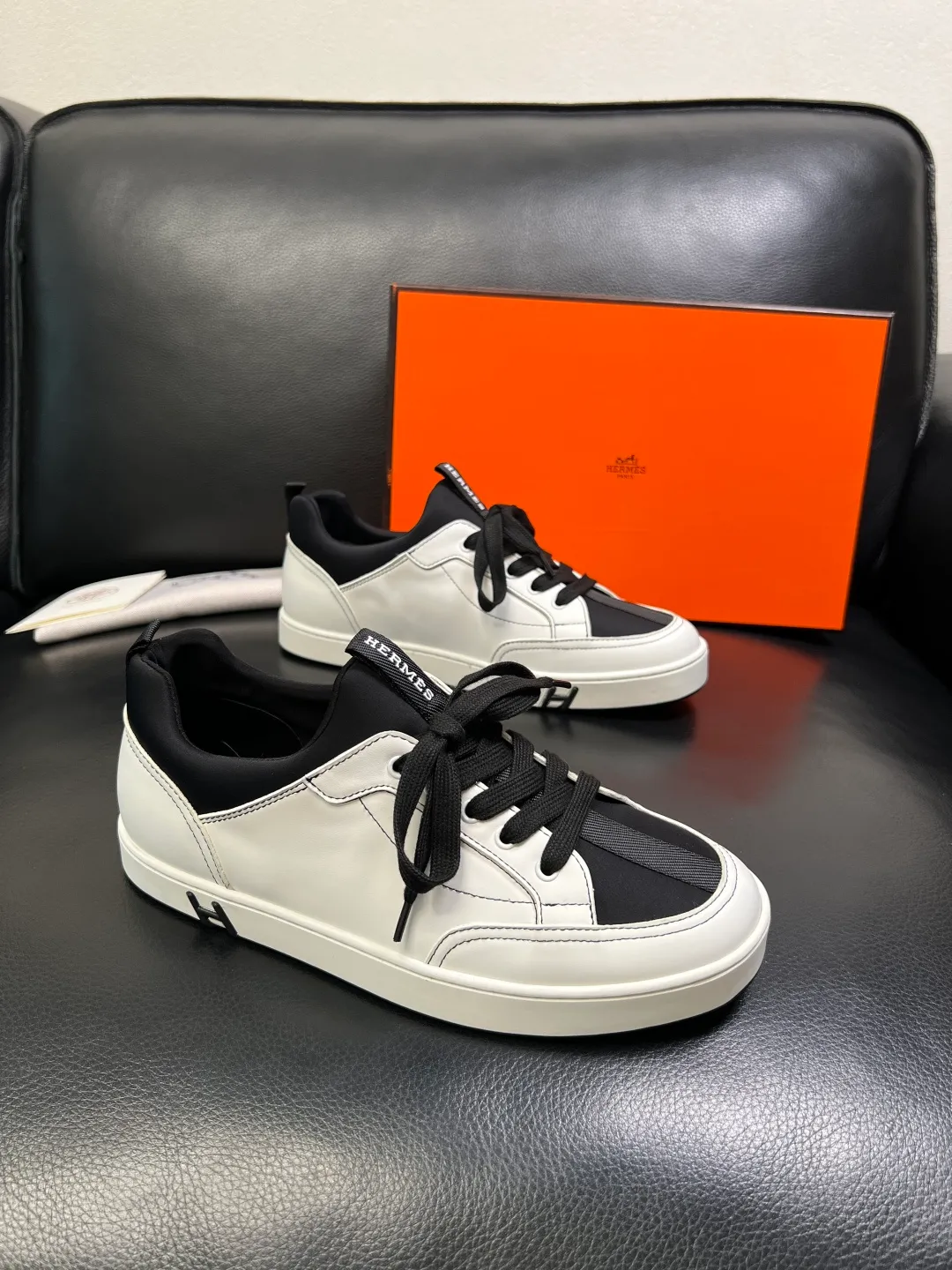 Men's shoes 💰700 Hermes High-quality top crafts Hermes counters are selling simultaneously with original factory configuration, original cowhide fabric imported from Italy, high-quality splicing technology, fully imported water-dyed cowhide lining, soles: original soles specially provided by the original factory are super comfortable, original factory and single goods are welcome to compare, code number 38-44 (customized 45)